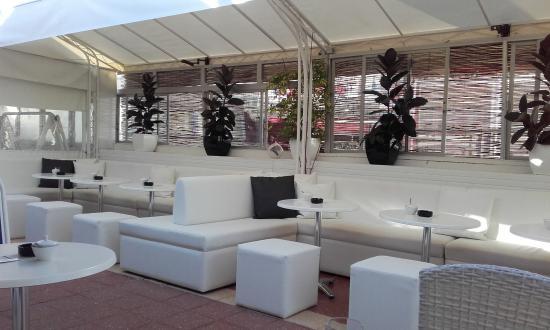 Mauu Bar Cafe
