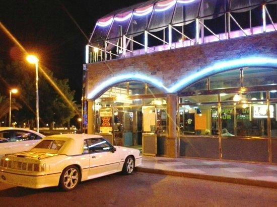 Moonlight Sports & Karaoke Bar