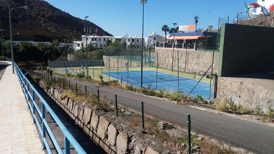 Tennis Island