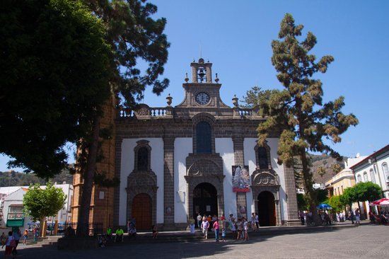la Basílica de la Virgen del Pino