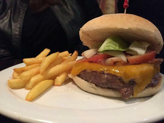 Los Milagros Cerveceria Burger
